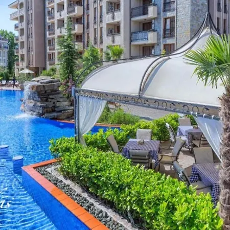 Cascadas Family Pool View דירה