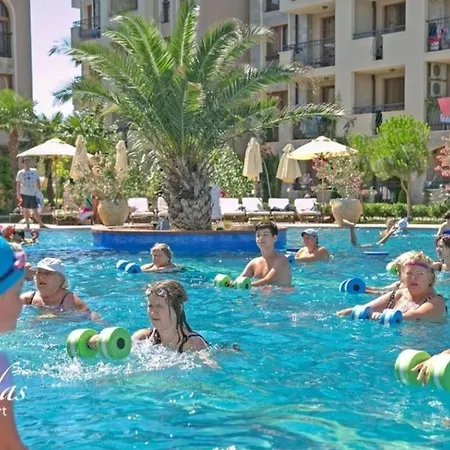 Cascadas Family Pool View Apartment